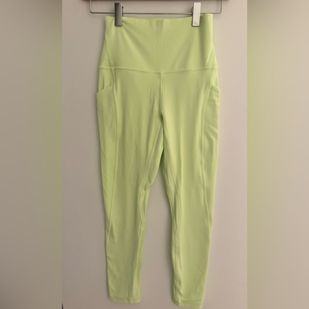 EUC Lululemon Align High Rise legging with Pockets 25” Women’s Size 4